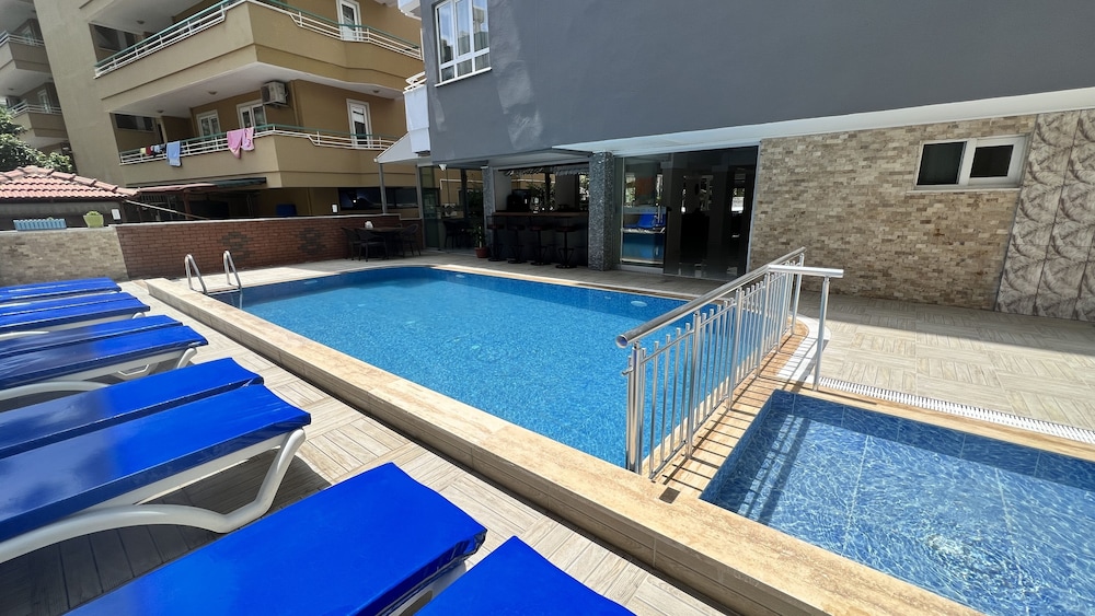 Miss Cleopatra Hotel 23/50