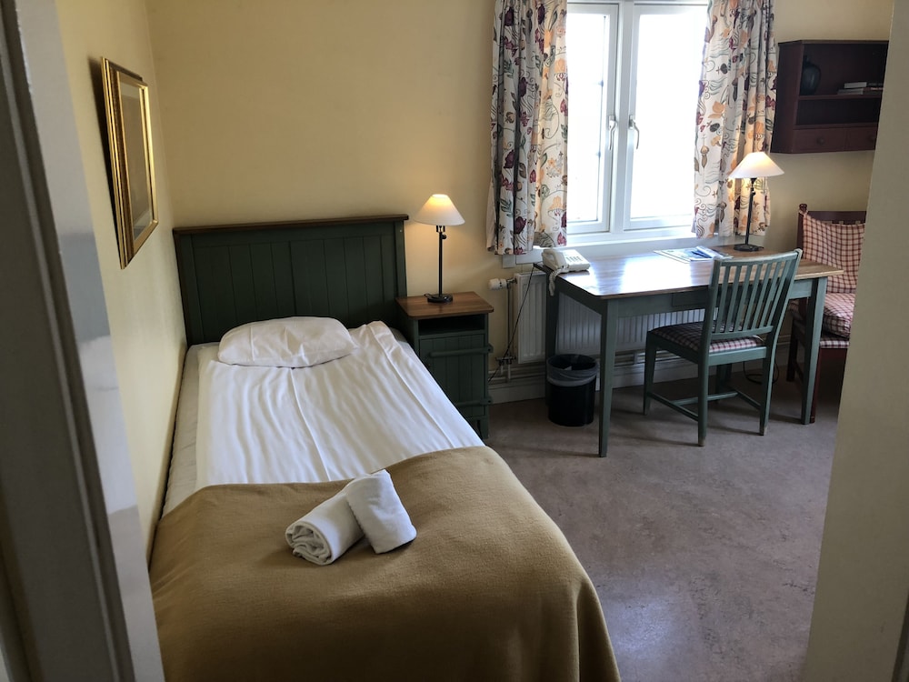 Hotell Gyllene Hornet 11/50