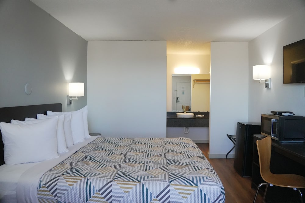 Deluxe, King Bed