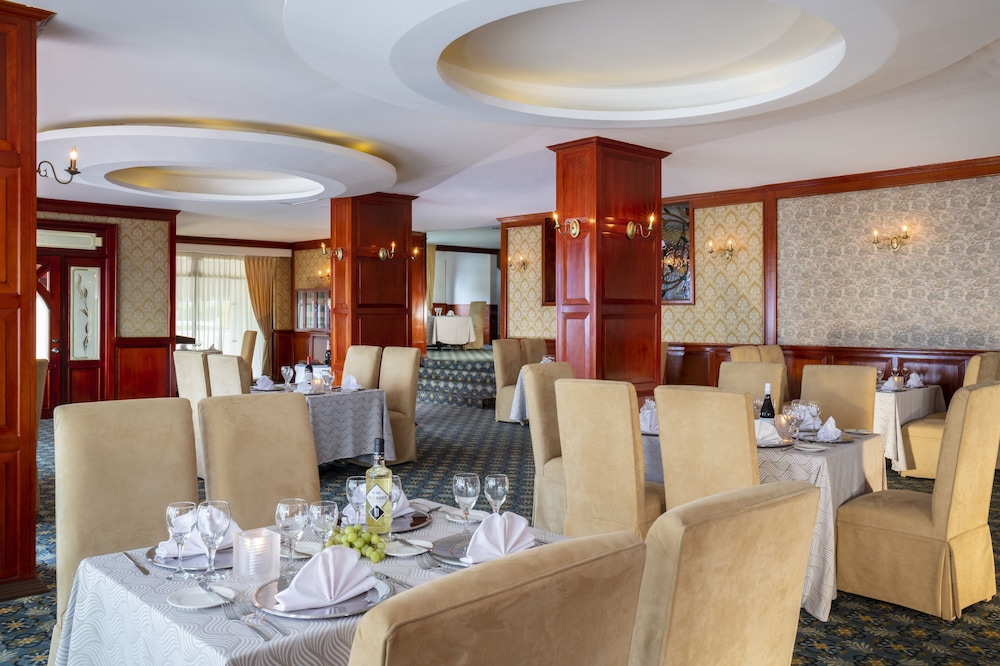 restaurant cafeteria