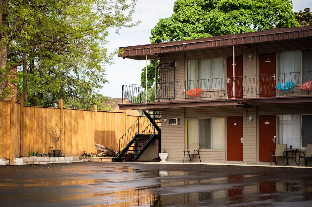 Advance Inn 42/50