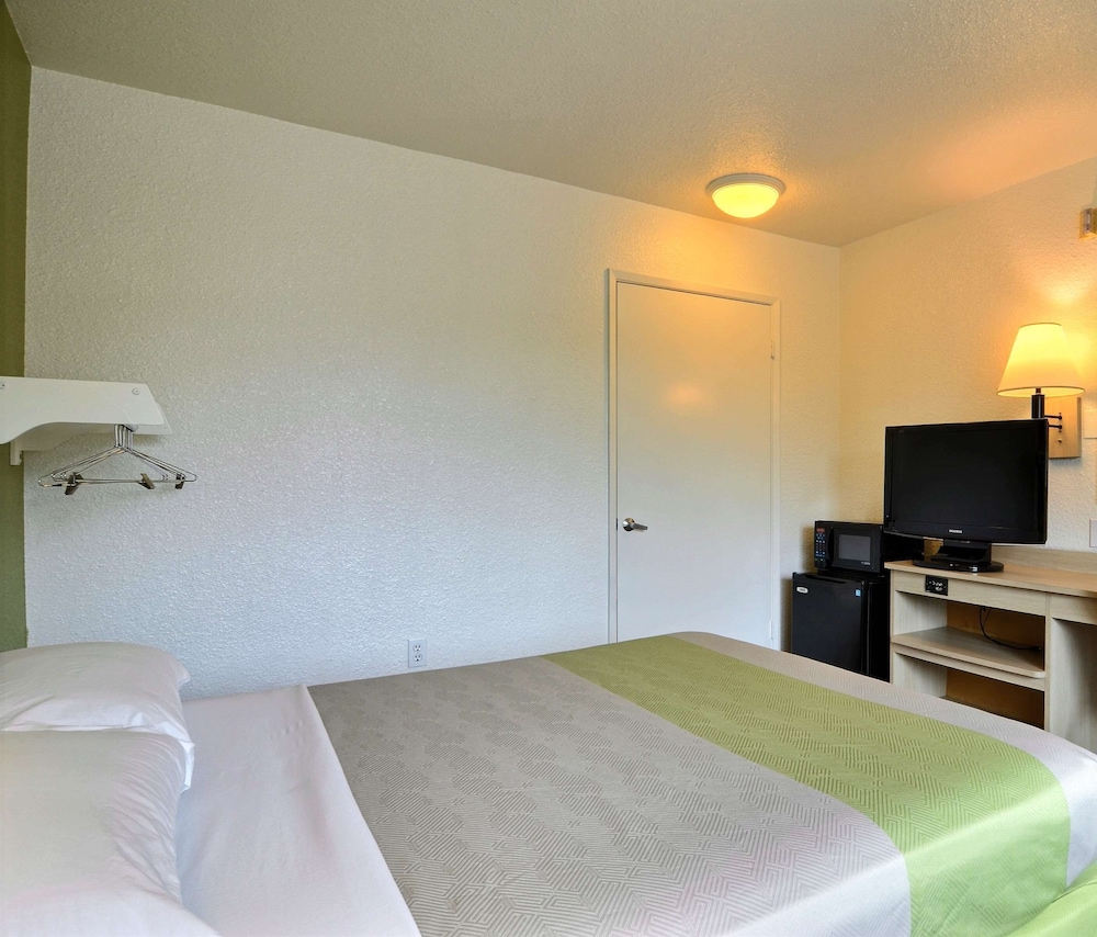 Motel6 Tumwater, WA - Olympia 24/39