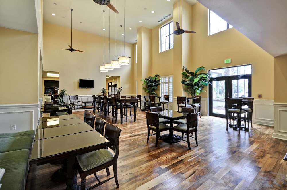 Hampton Inn & Suites North Charleston-University Blvd 43/55