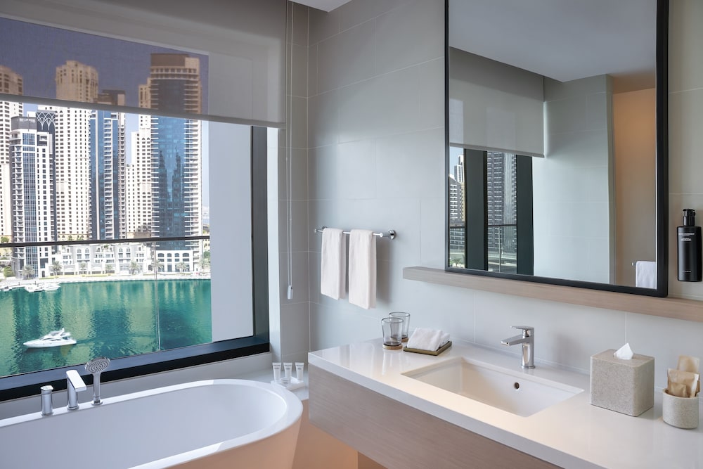 Vida Dubai Marina Yacht Club 64/68