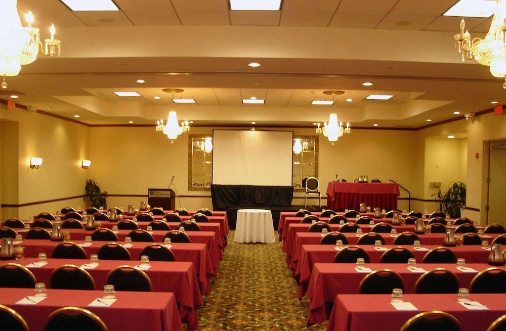 HILTON GARDEN INN FAIRFAX 55/61