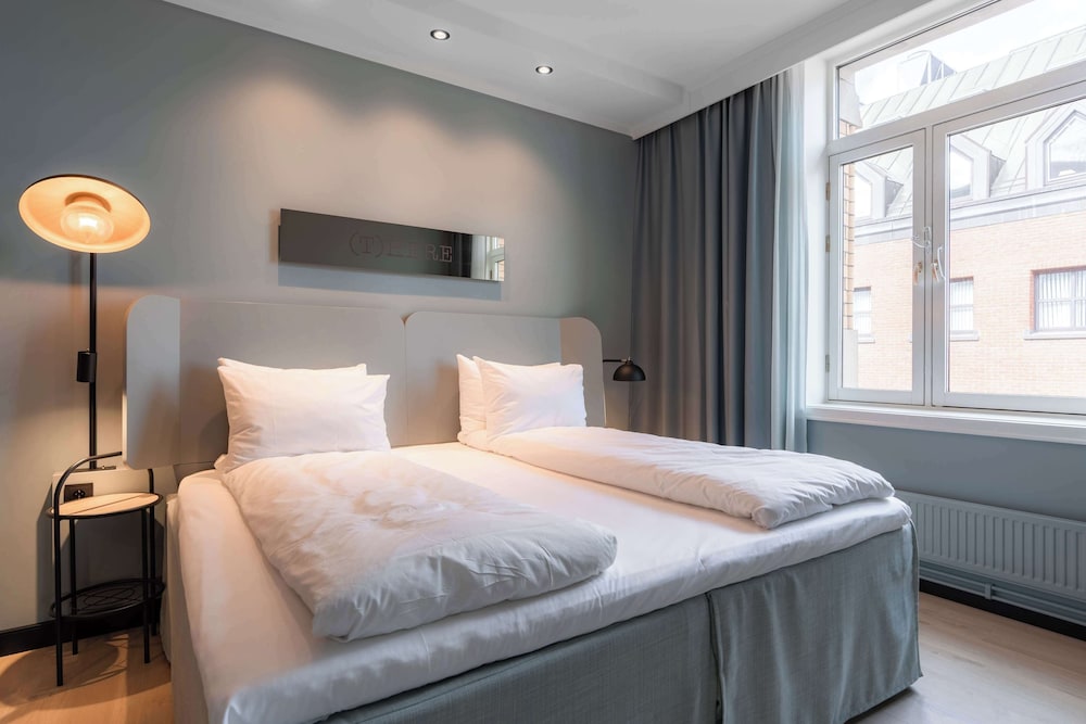 MASTER, SUITE, KING BED, SOFA
