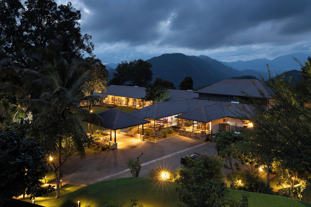 Simpsons Forest Hotel 34/41