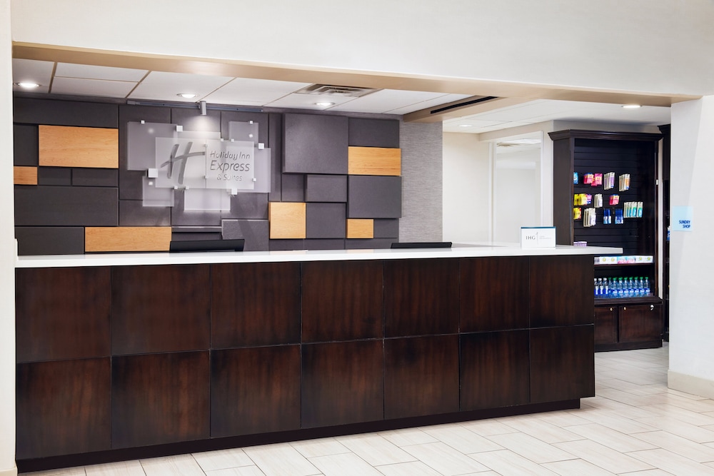 Holiday Inn Express & Suites Jacksonville SE- Med Ctr Area 9/55