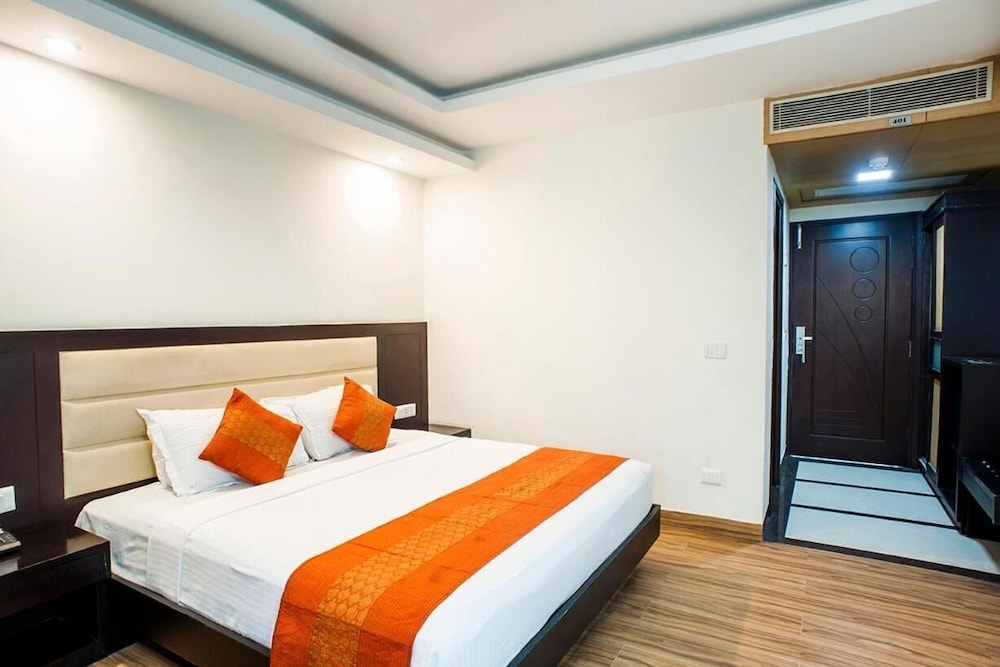 Hotel Orbit 34 10/37