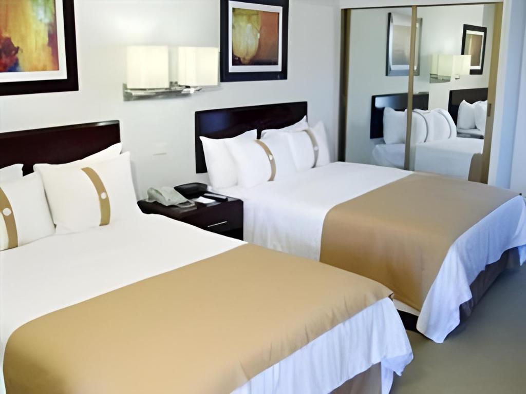 Standard, 2 Queen Beds, Garden View, Main Tower