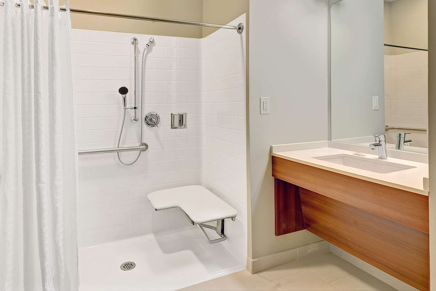 Microtel Inn and Suites By Wyndham Philadelphia Airport Ridley 12/13