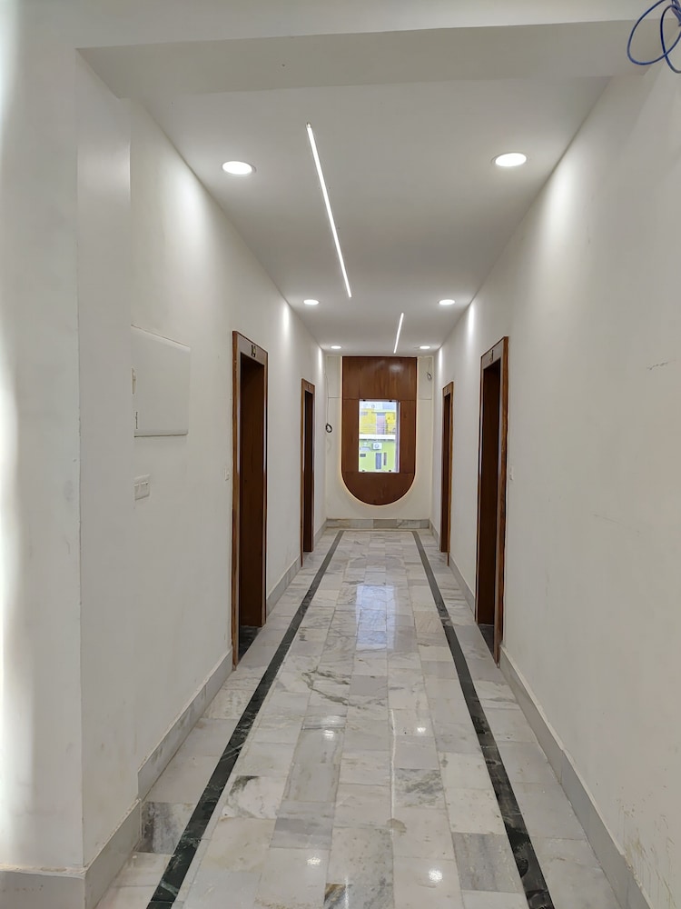 Muskan Hotel 8/48