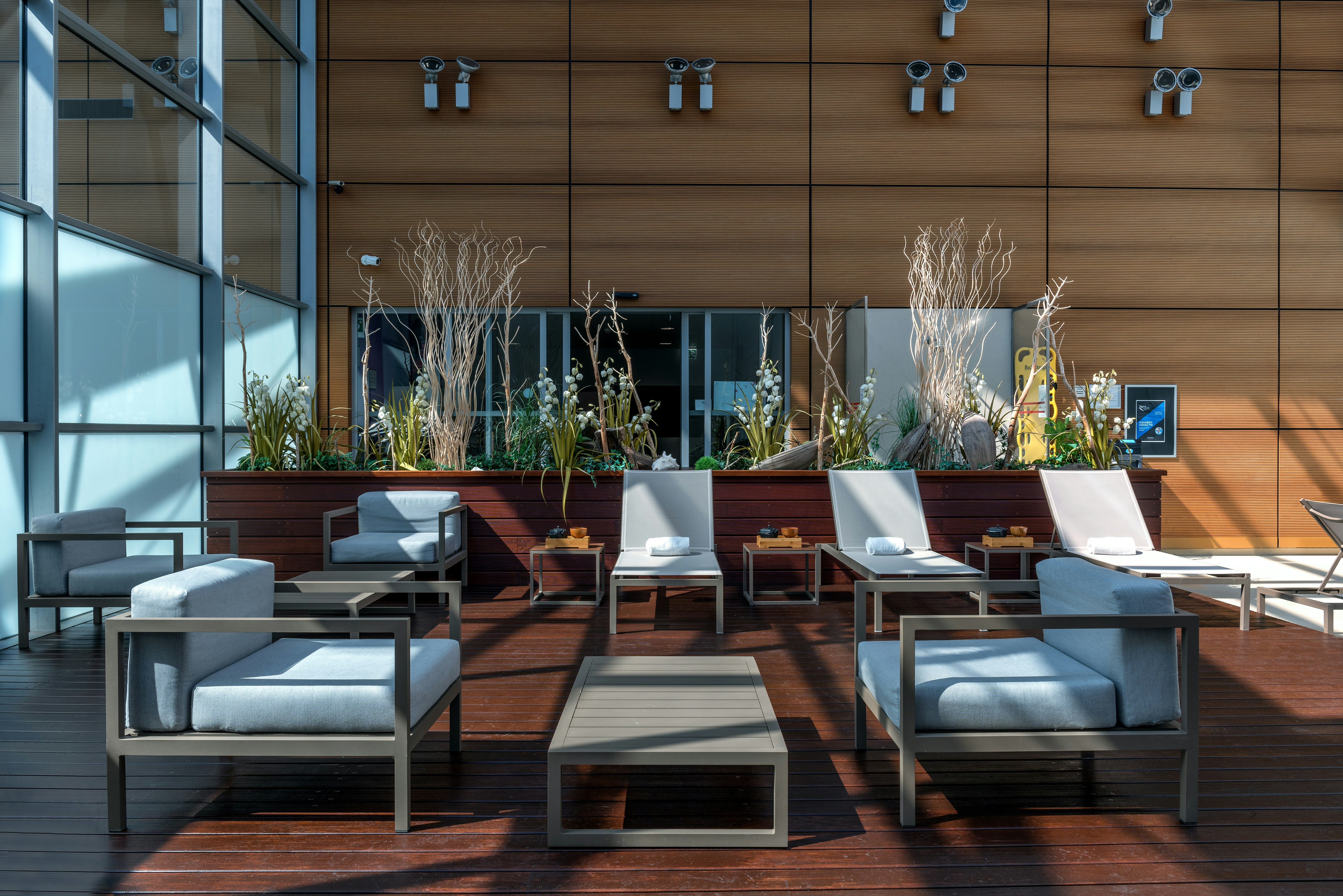 Hilton Geneva Hotel and Conference Centre (EX-Starling E EX-Crowne) 55/81