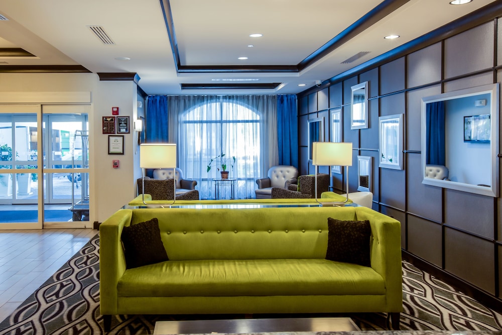 Holiday Inn Express Hotel And Suites Charleston Arpt Conv Ctr Area 38/67
