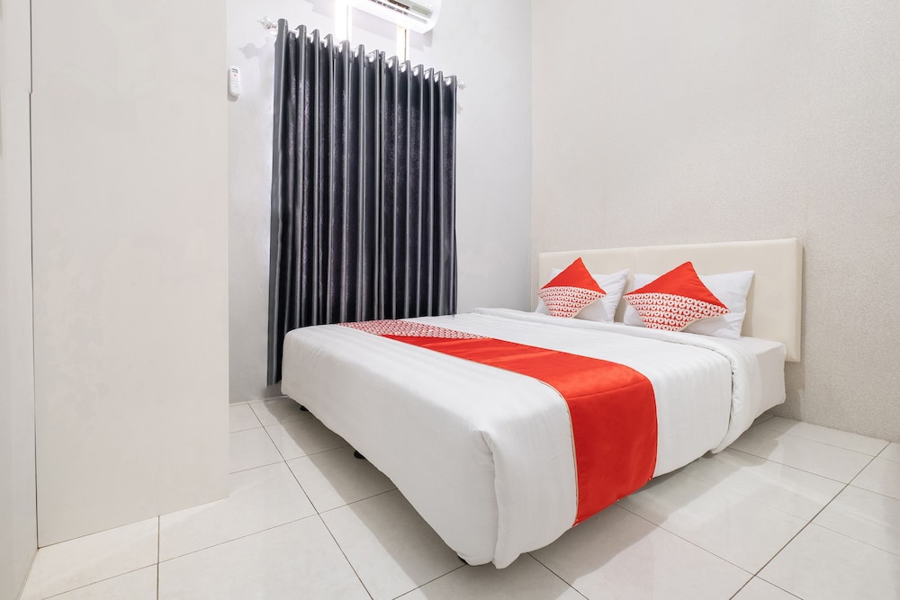 OYO 2727 Nareswari Guest House 8/27