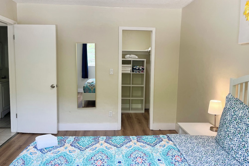 Sunny Isles Apartments 32/73