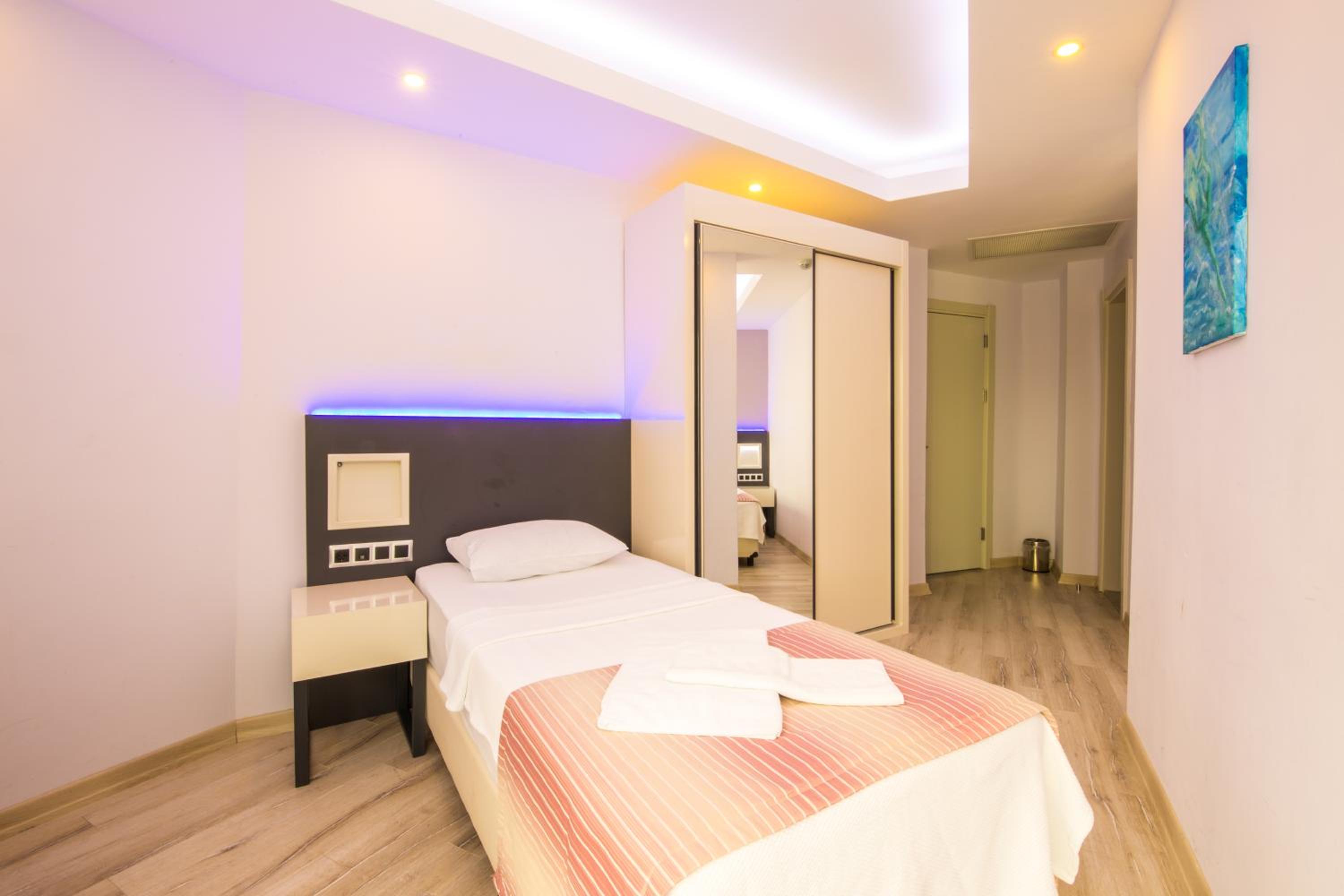 Room, Triple, Land View، Datca Sapphire Hotel 5/10