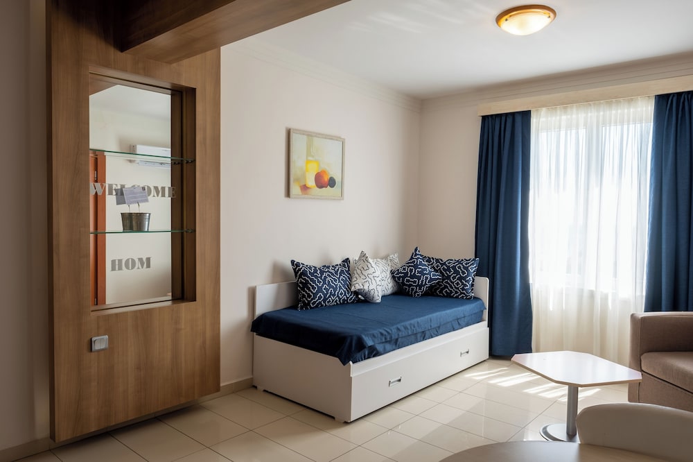 Family Life Pascha Bay Hotel 10/50