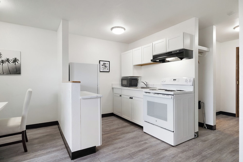 Kennewick Suites 4/58
