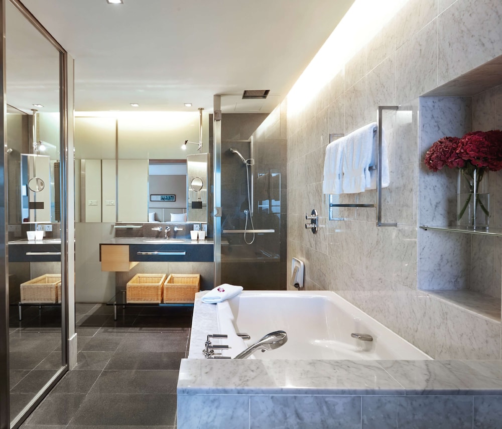 Deluxe, Twin Beds, City View 5/6