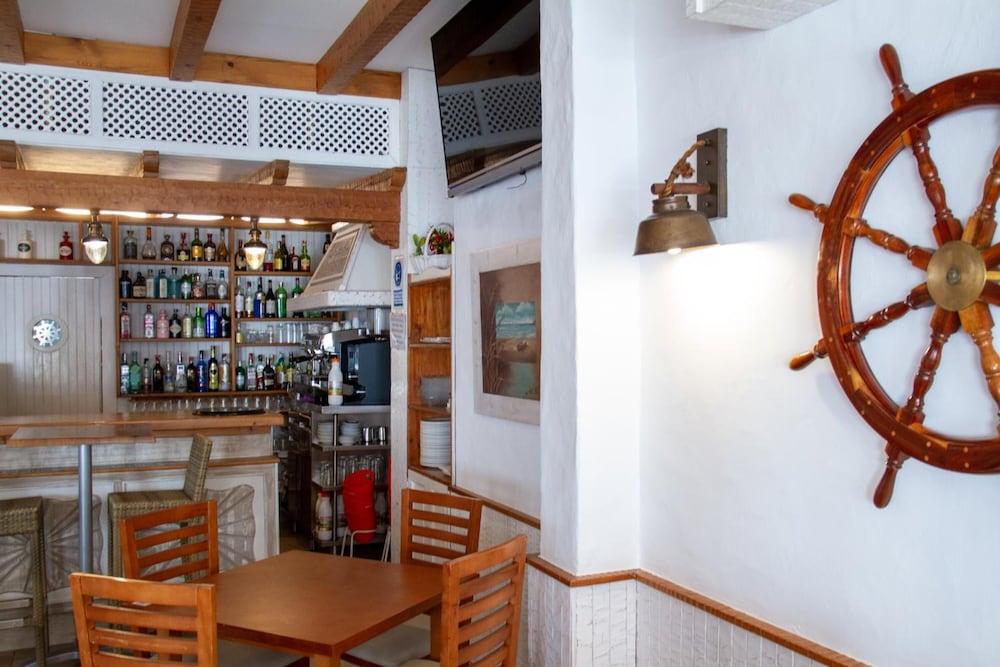 Hotel Almadrabeta 38/50