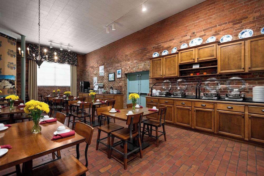 The Historic Brookstown Inn, Trademark Collection by Wyndham 56/72