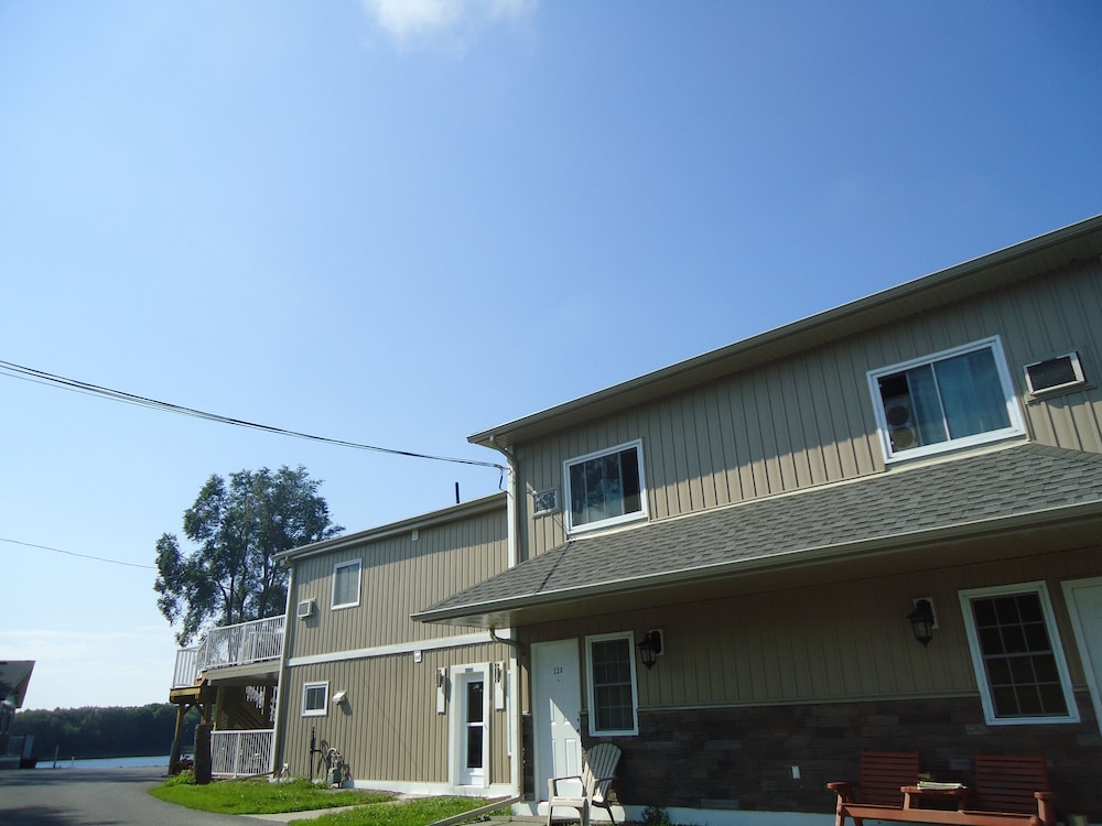 Bayside Inn & Waterfront Suites photo3