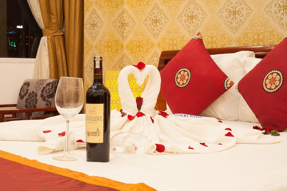 Luxury Hotel 54/58