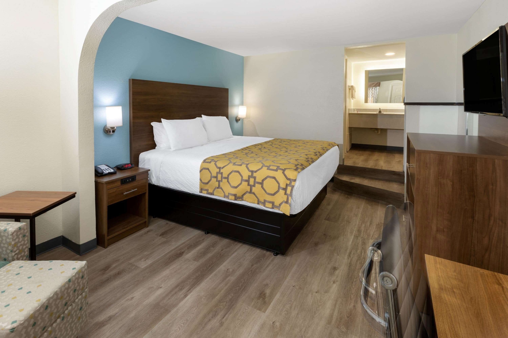 Deluxe, King Bed