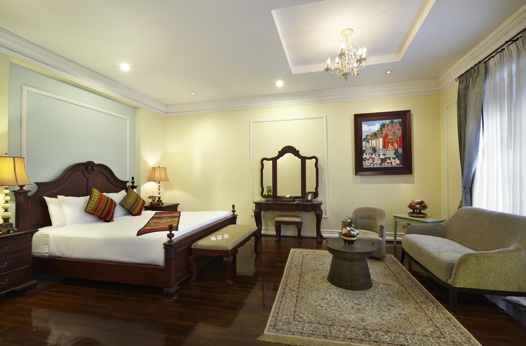 ROYAL, SUITE