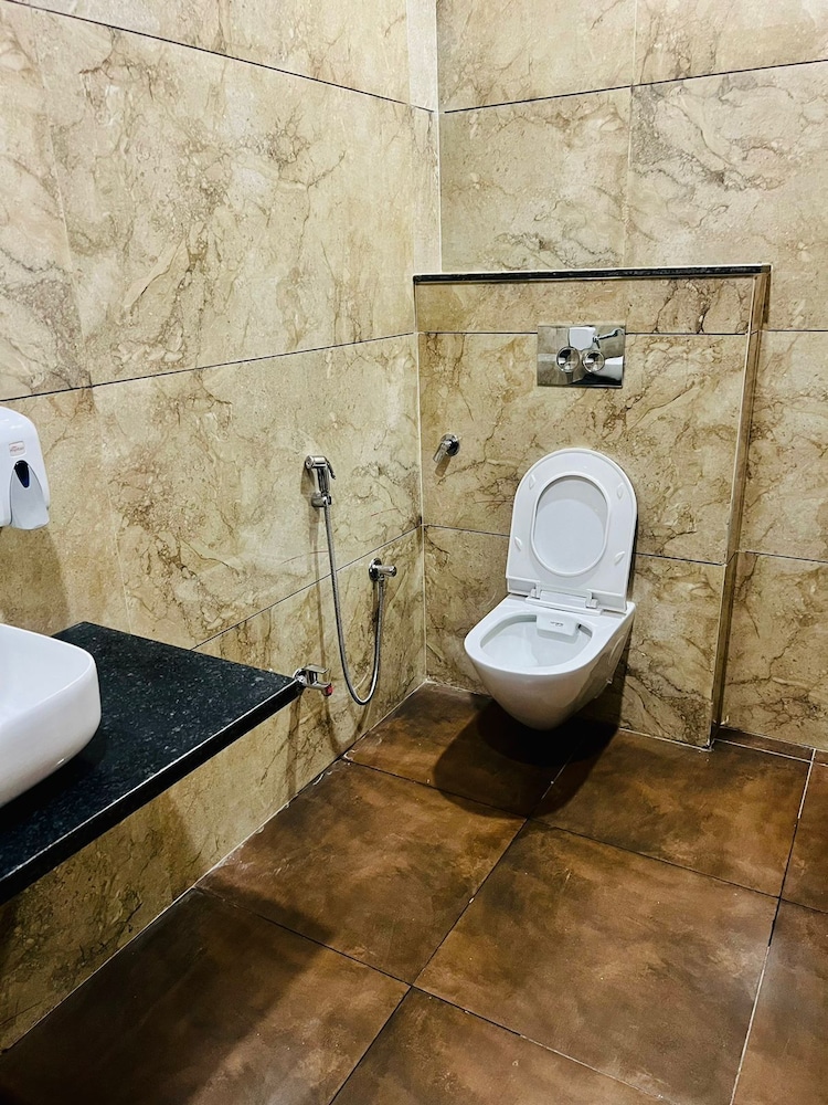 R.G Bilkha Hotel and Resorts 45/47