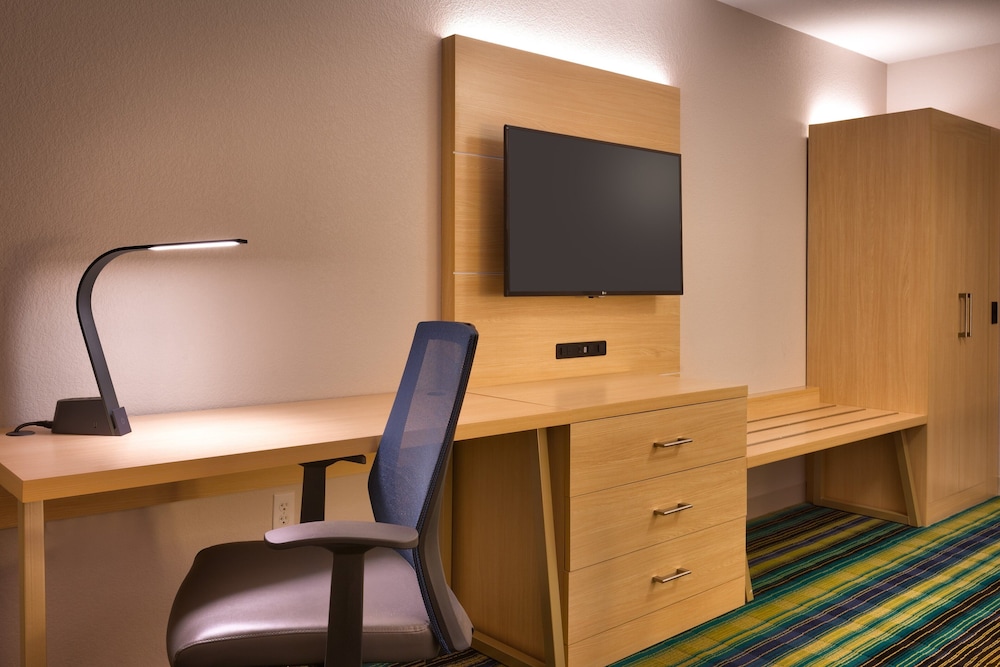 Holiday Inn Express Suites Phoenix West Buckeye 52/59