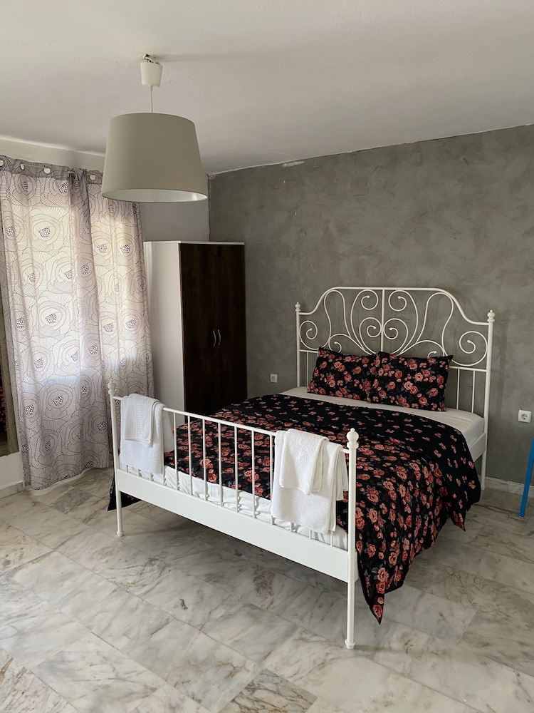 Room, Double Bed, Partial Garden View
