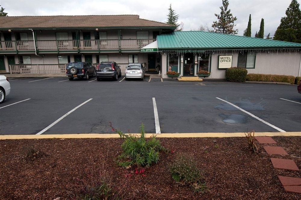 Cedarwood Inn of Ashland 57/66