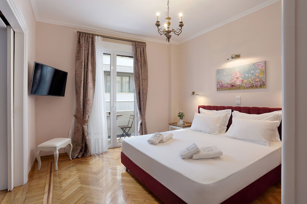 APARTMENT, QUEEN BED, SOFA