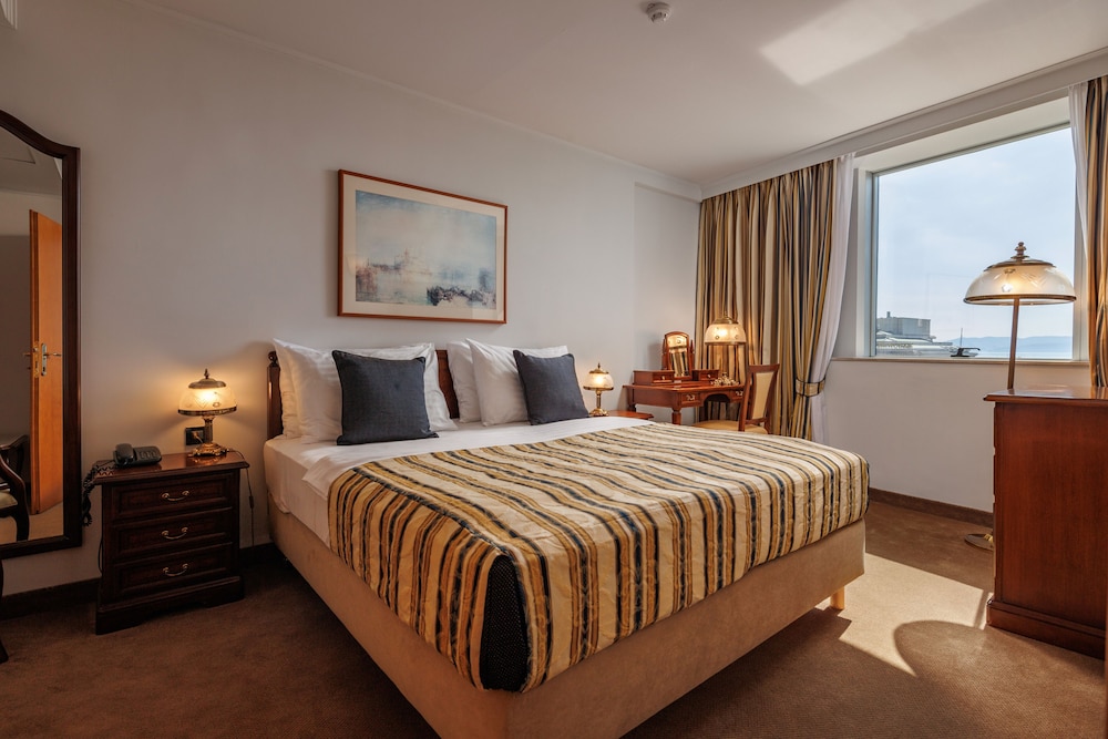 Grand Hotel Bonavia 26/74