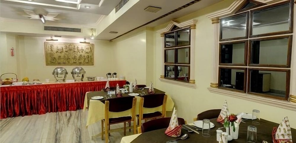 Hotel Kanchandeep 26/38