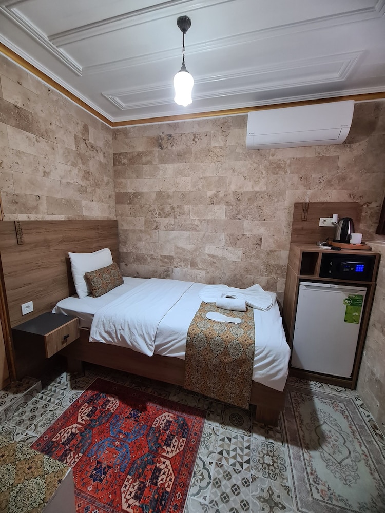 W. House Kadikoy 38/60