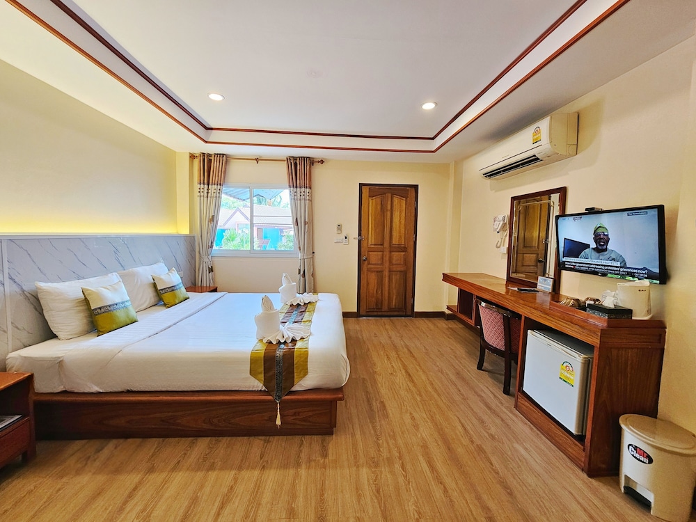 Phaithong Sotel Resort 10/50