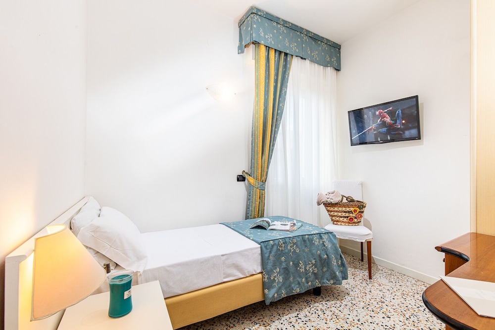 Karinzia Hotel 27/76