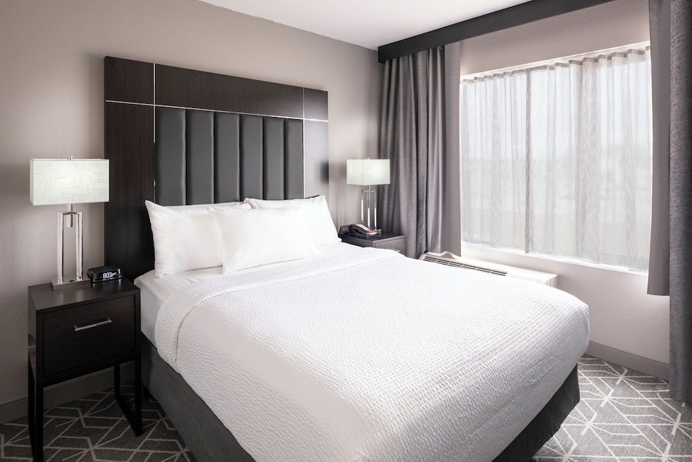 جناح بسرير كوين بغرفة نوم واحدة مع أريكة، TownePlace Suites Providence North Kingstown 3/7