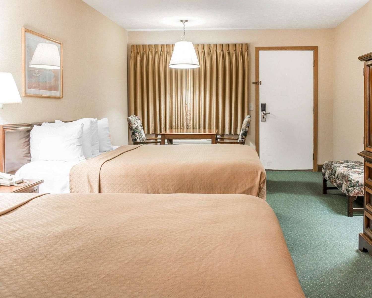 ROOM, 2 DOUBLE BEDS