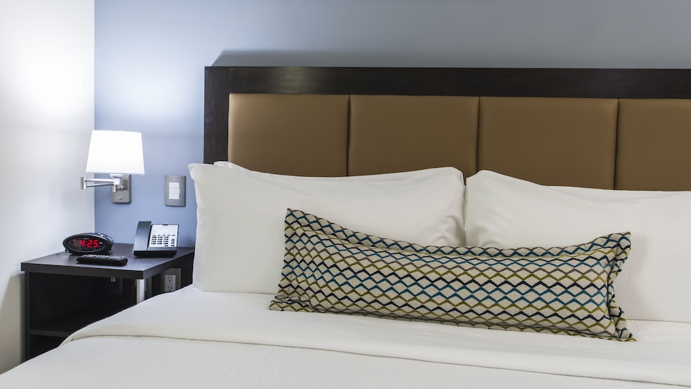 CANDLEWOOD SUITES QUERETARO JURIQUILLA 29/71