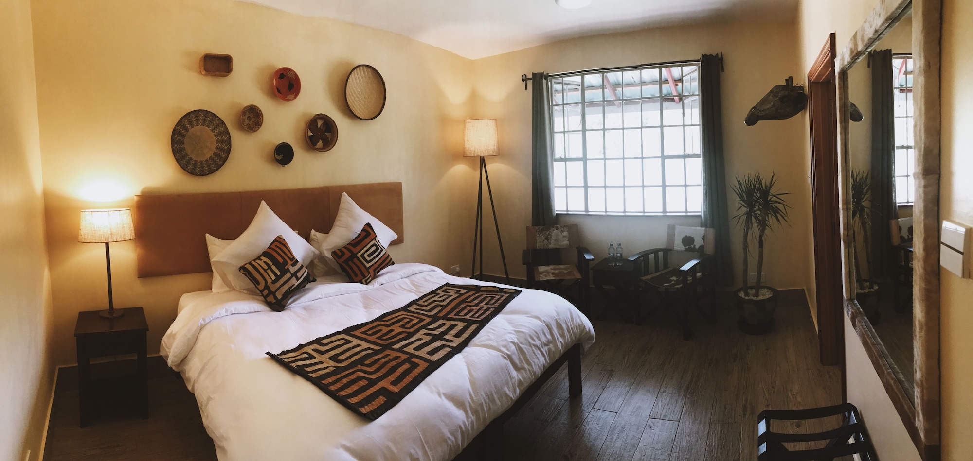 ROOM, DOUBLE BED