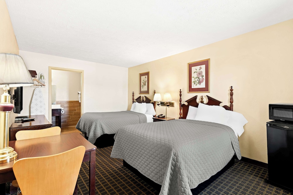 Americas Best Value Inn & Suites Mt. Pleasant 13/28