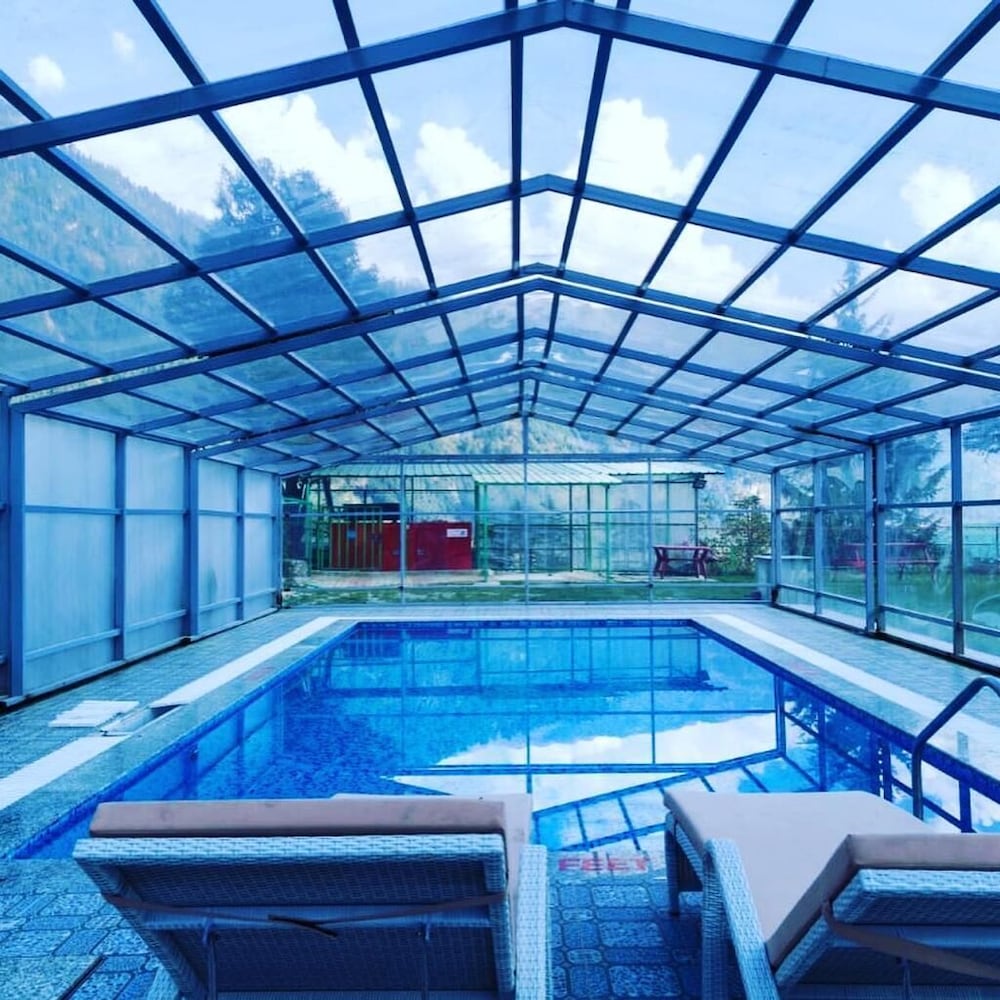 Utopia Resort 40/72