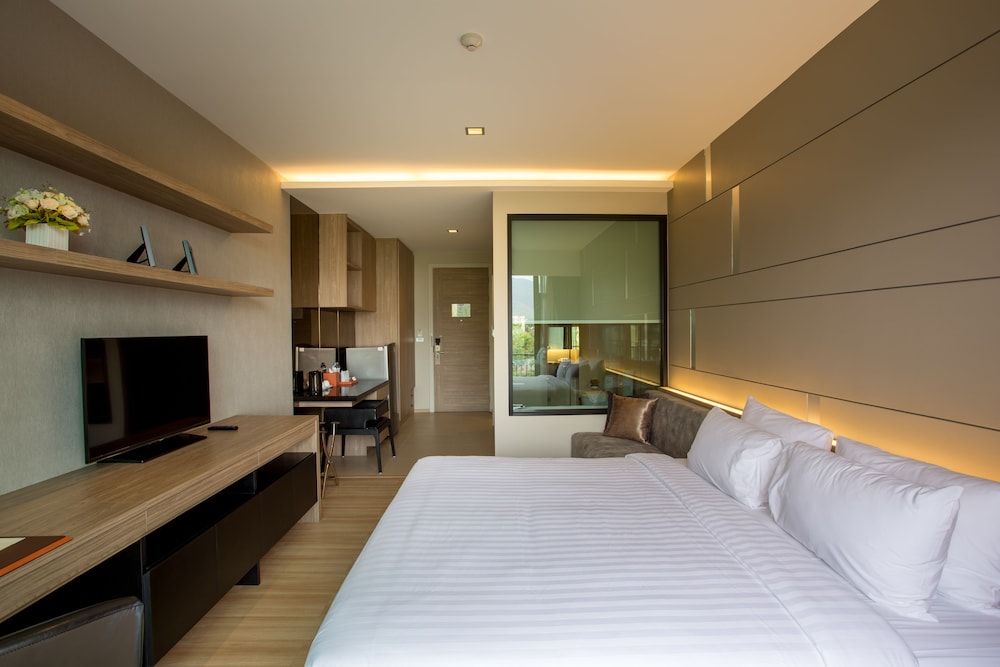 Deluxe, Double Bed, City View