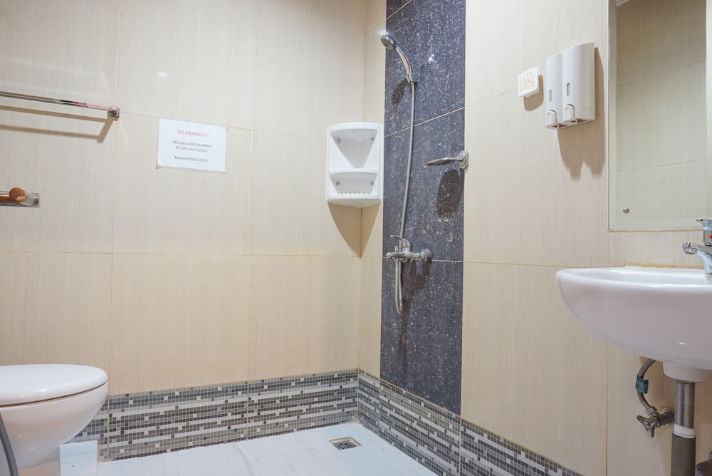 Residences By RedDoorz near Kemang Square 30/33