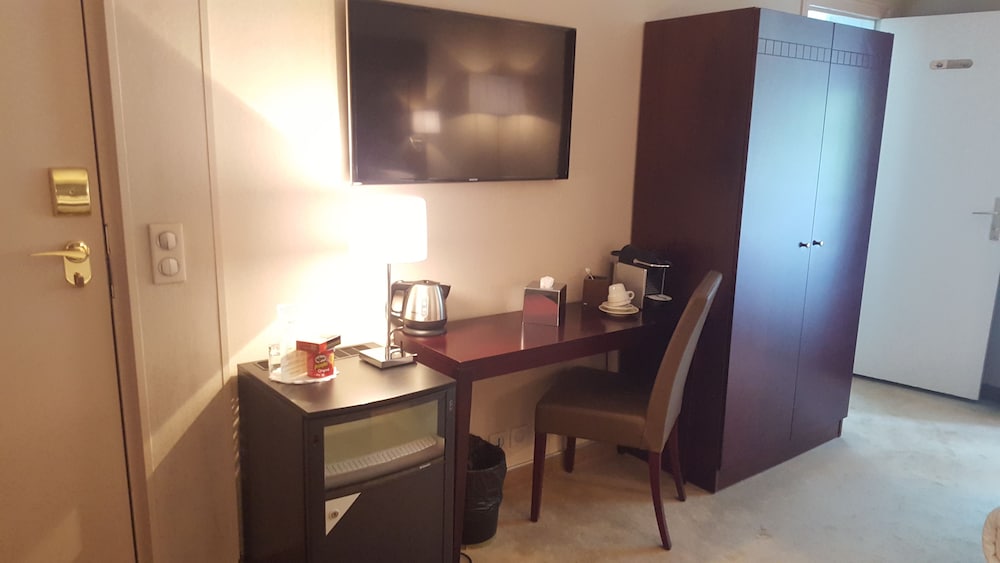 Hotel Saint Cyr Etoile 53/65