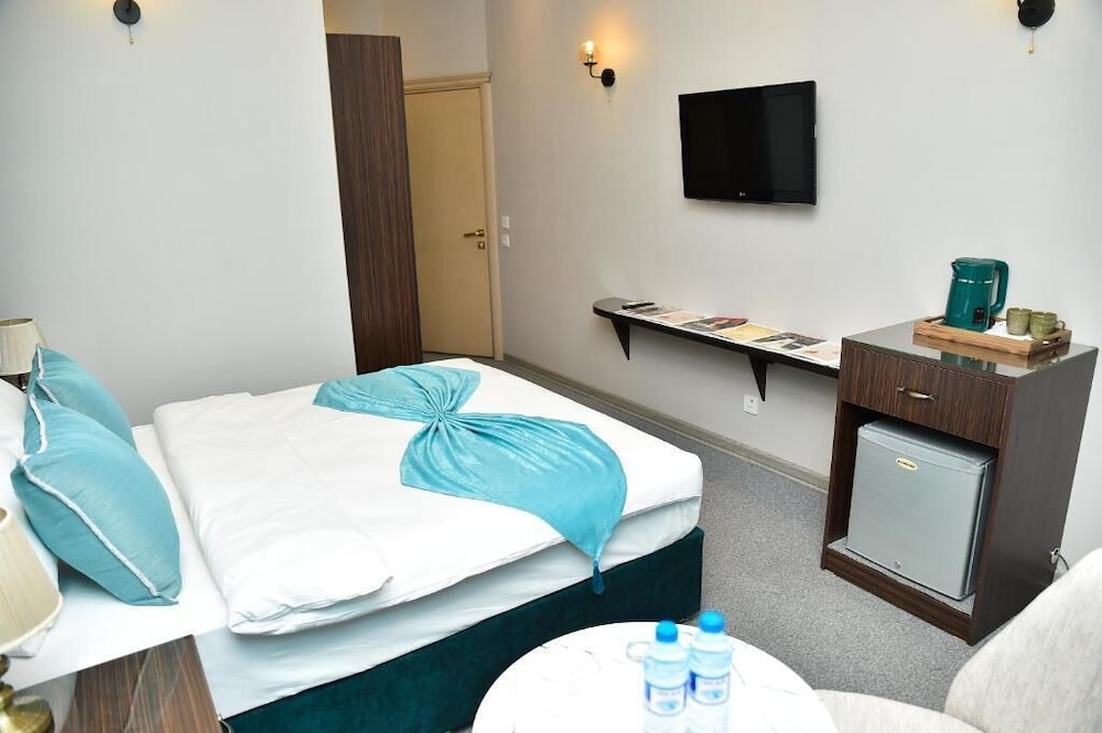 Karat Inn 20/50